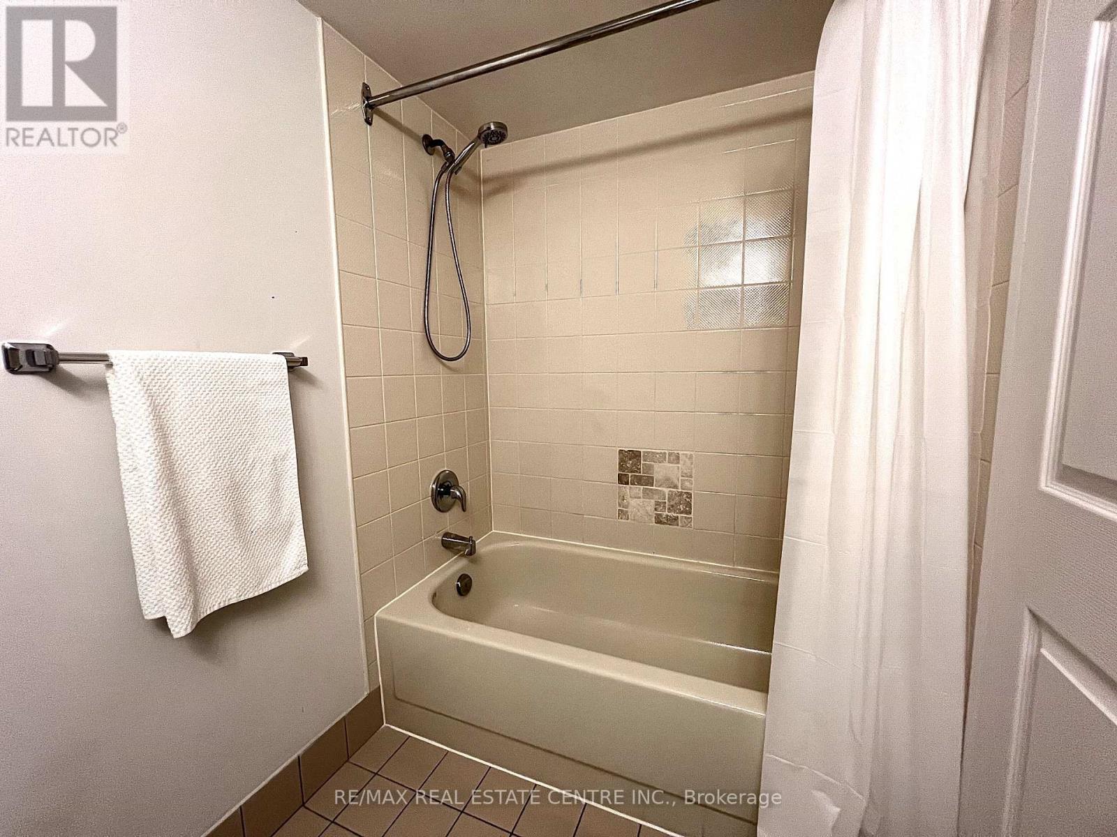 1004 - 325 Webb Drive N, Mississauga, Ontario  L5B 3Z9 - Photo 17 - W12020243