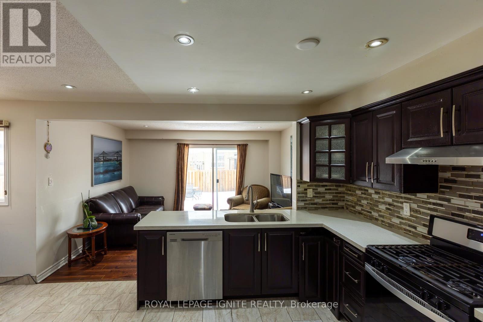 Property at 42 WOOLISTON CRESCENT image 3