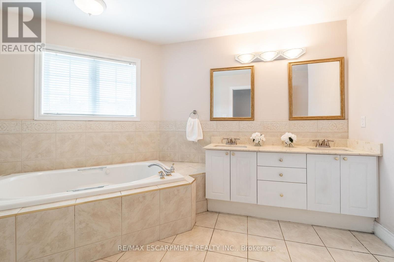 1401 Tamworth Court, Burlington, Ontario  L7P 4V3 - Photo 28 - W12020330