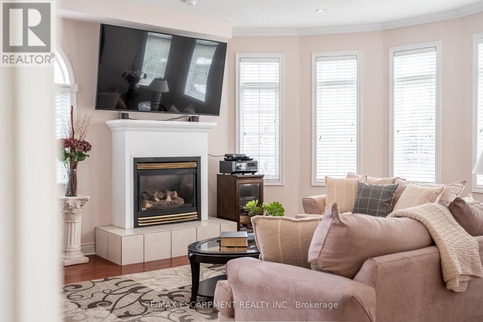 1401 Tamworth Court, Burlington, Ontario  L7P 4V3 - Photo 6 - W12020330