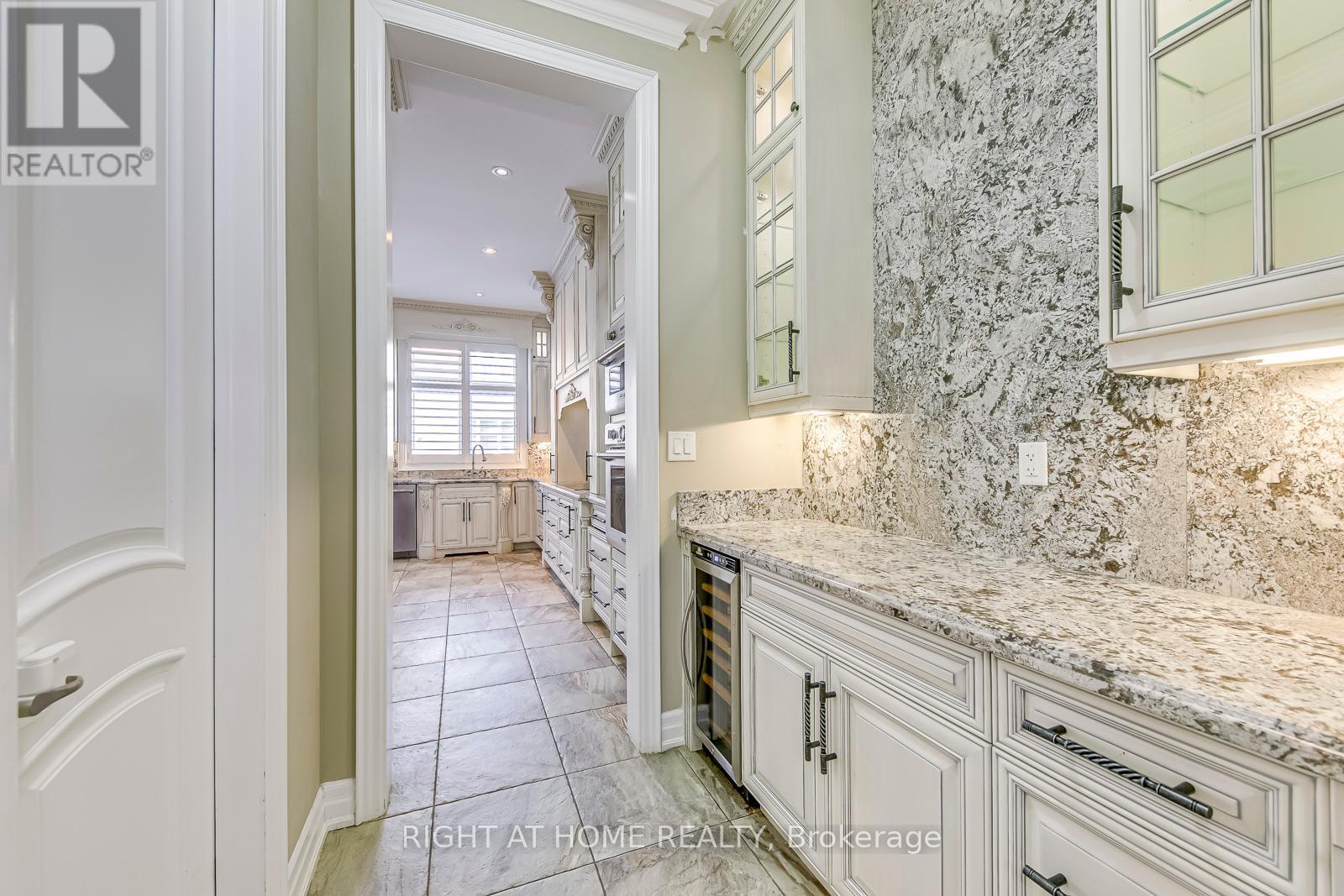 3258 Kingsholm Drive E, Oakville, Ontario  L6M 0X2 - Photo 15 - W12020361
