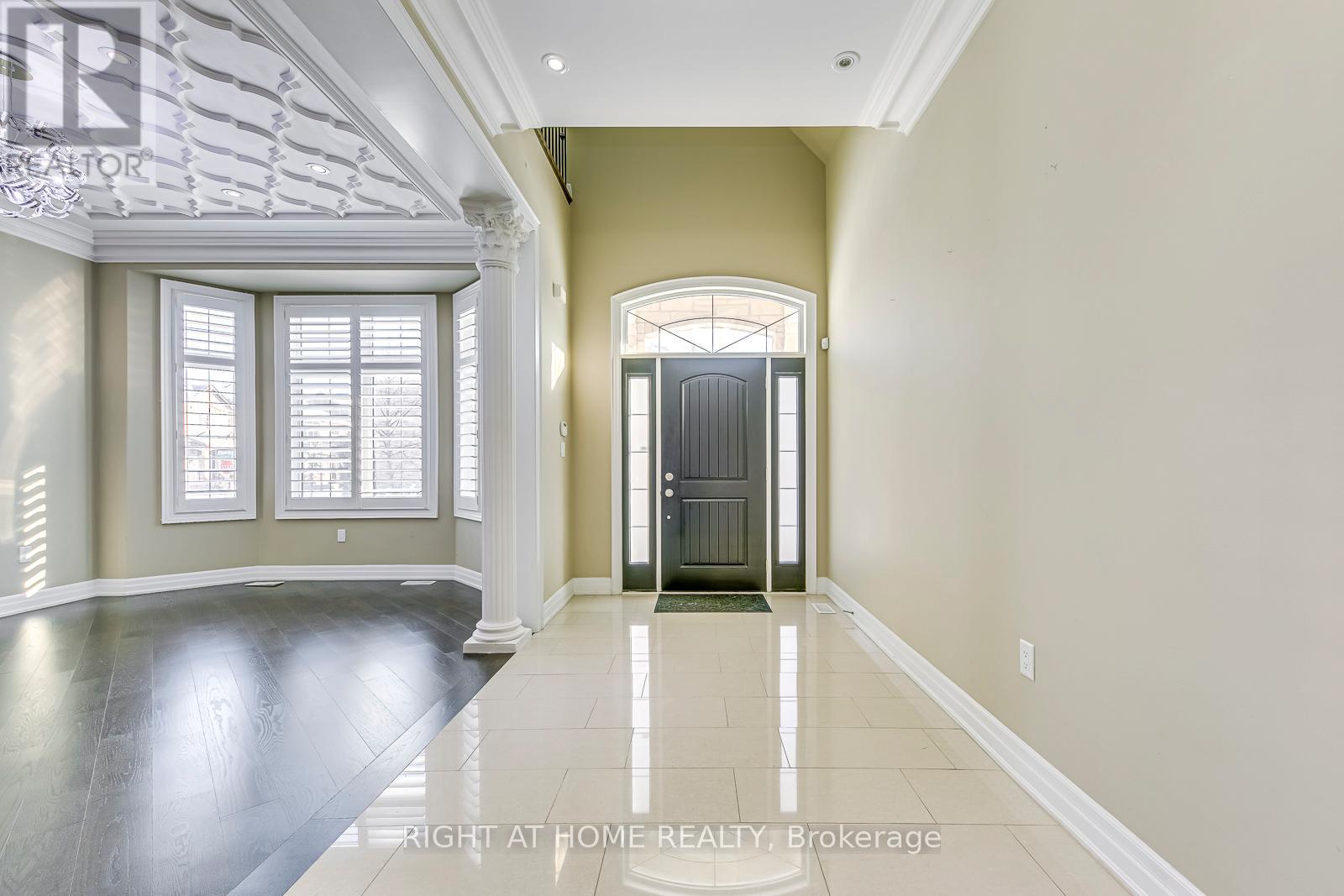 3258 Kingsholm Drive E, Oakville, Ontario  L6M 0X2 - Photo 2 - W12020361