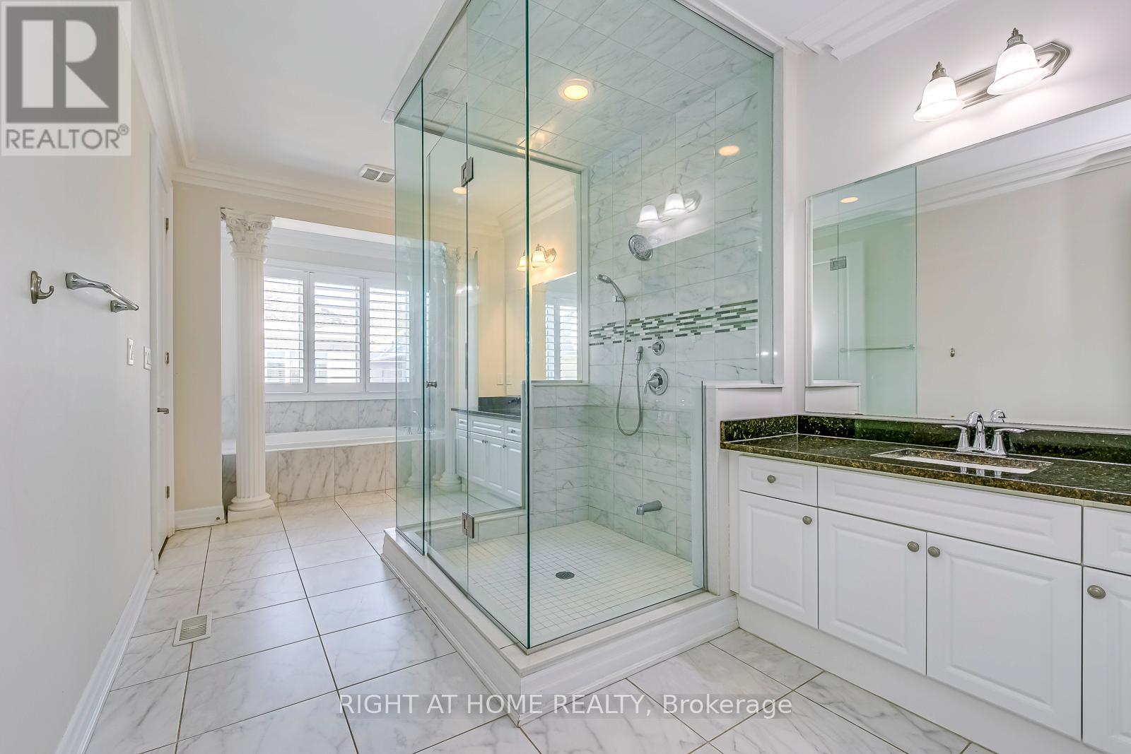 3258 Kingsholm Drive E, Oakville, Ontario  L6M 0X2 - Photo 32 - W12020361