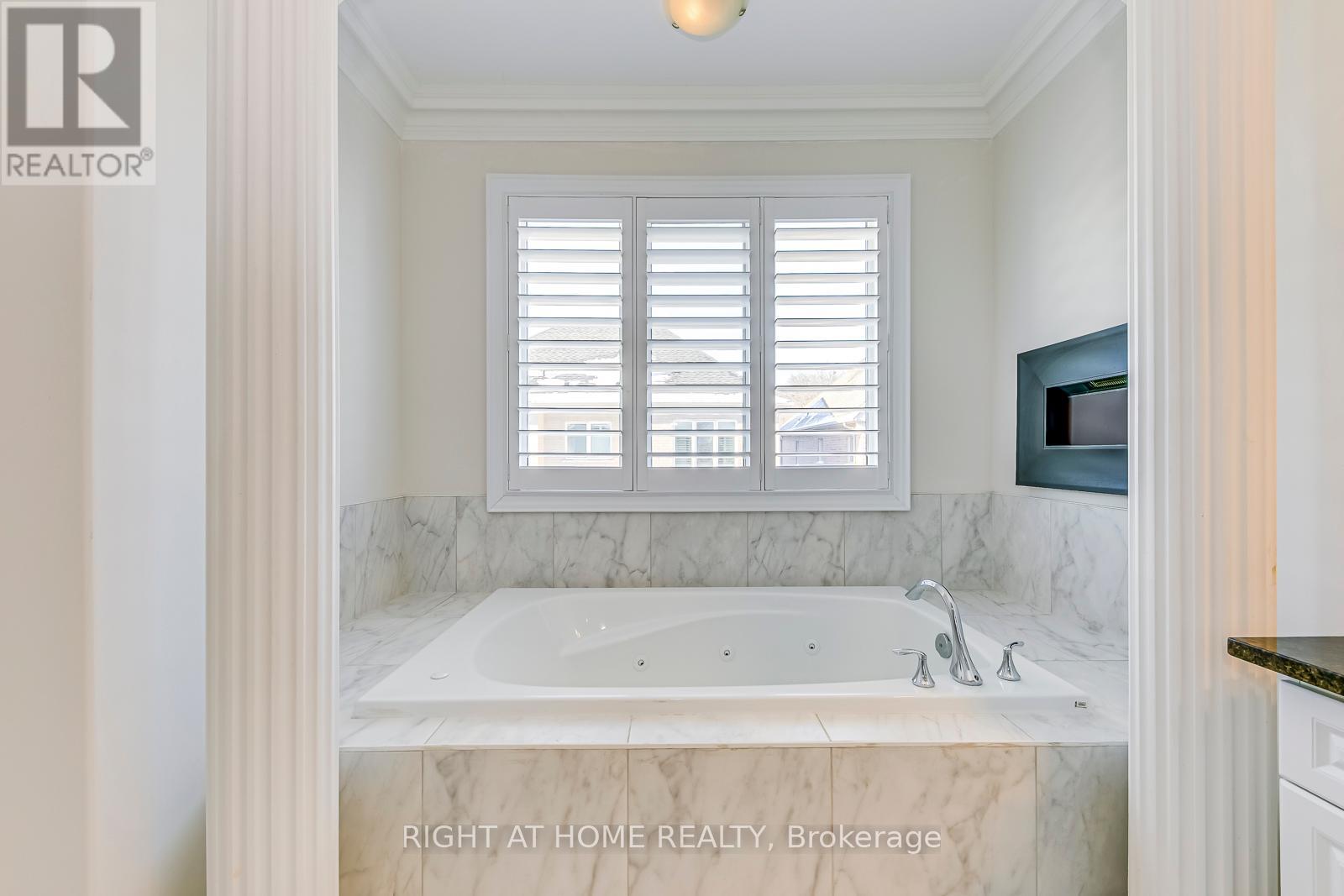 3258 Kingsholm Drive E, Oakville, Ontario  L6M 0X2 - Photo 33 - W12020361