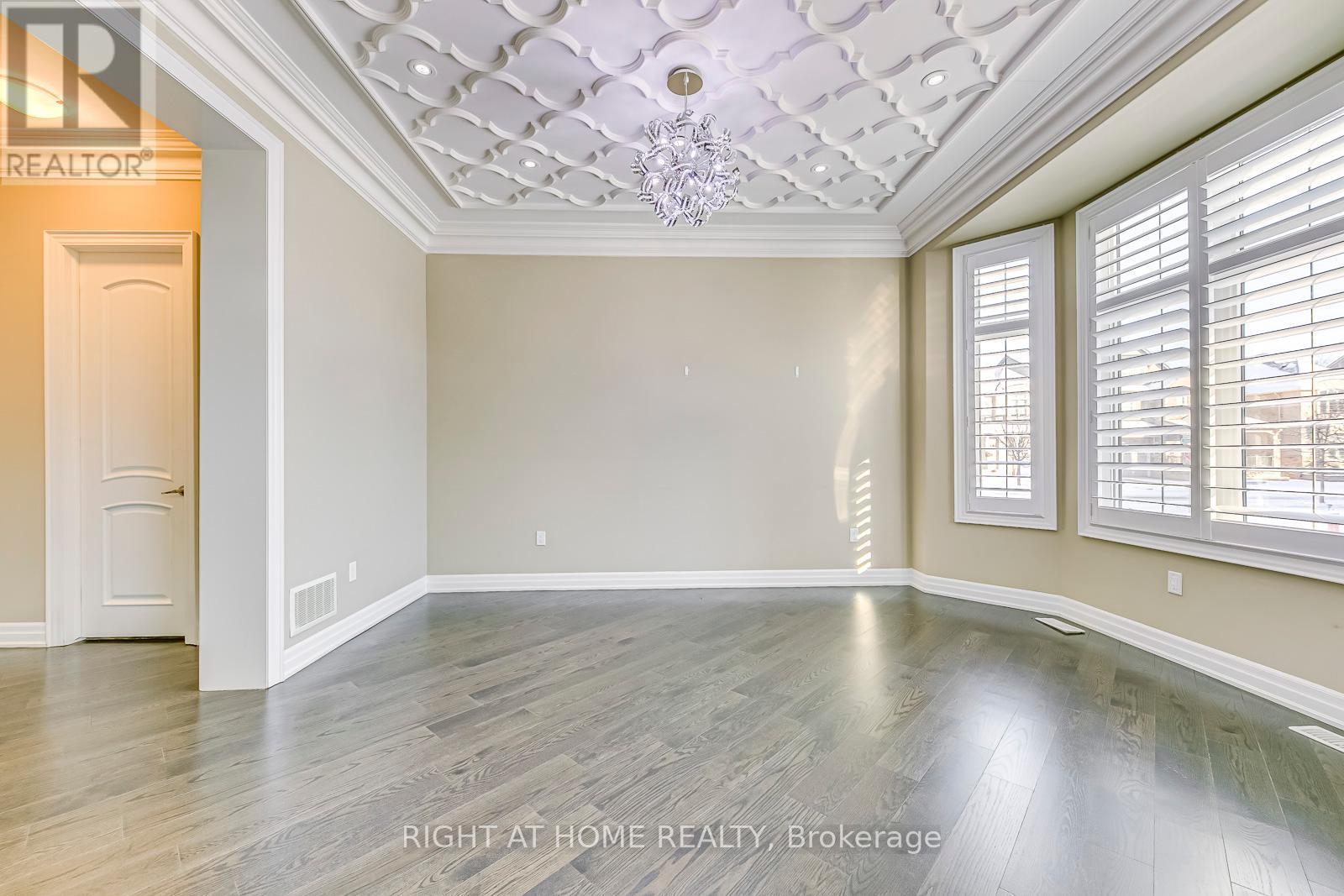 3258 Kingsholm Drive E, Oakville, Ontario  L6M 0X2 - Photo 4 - W12020361