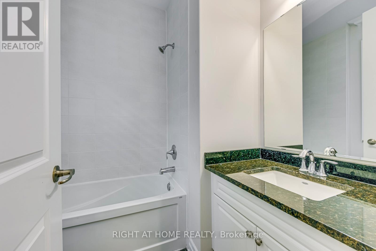 3258 Kingsholm Drive E, Oakville, Ontario  L6M 0X2 - Photo 43 - W12020361