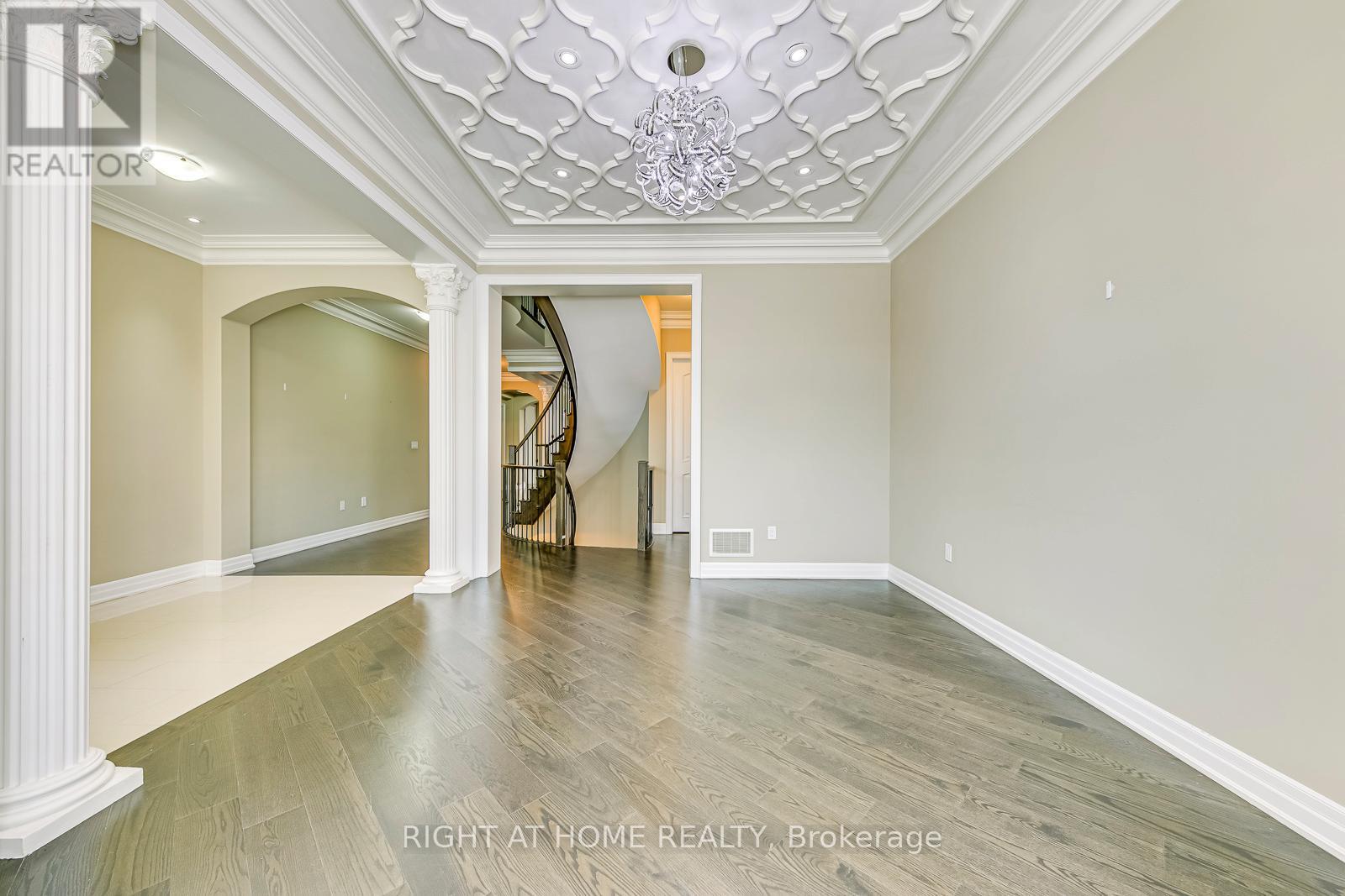 3258 Kingsholm Drive E, Oakville, Ontario  L6M 0X2 - Photo 5 - W12020361