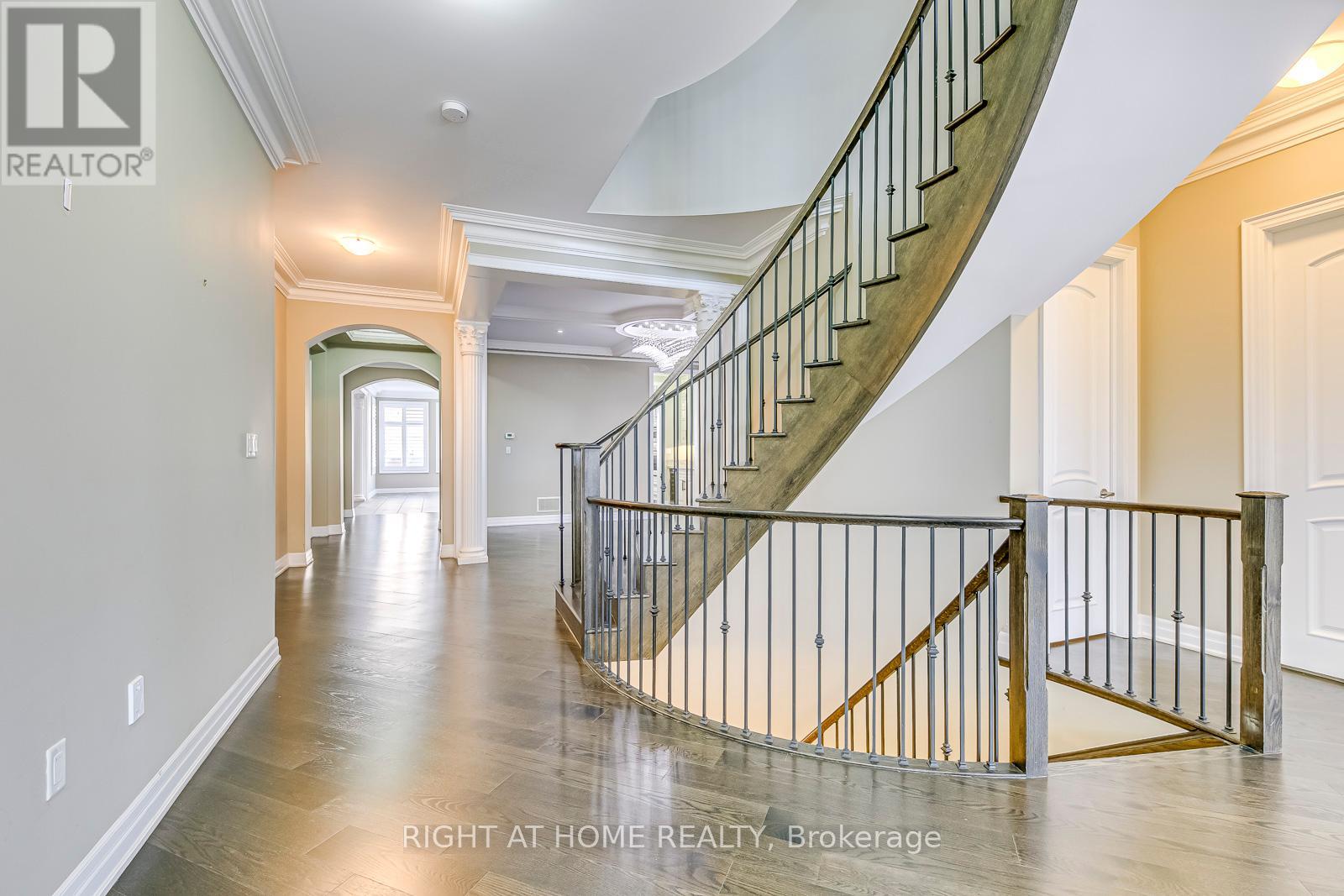 3258 Kingsholm Drive E, Oakville, Ontario  L6M 0X2 - Photo 6 - W12020361