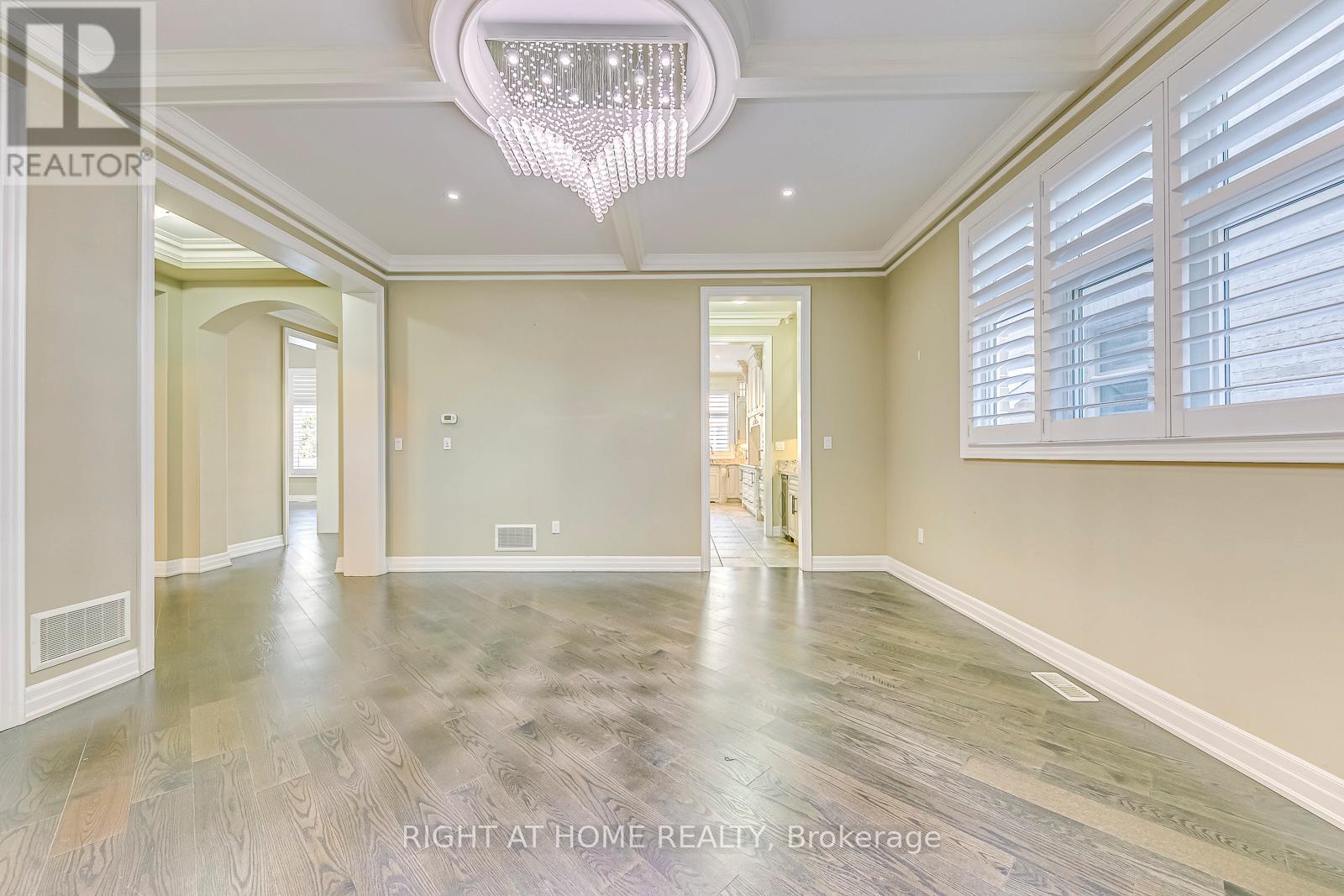 3258 Kingsholm Drive E, Oakville, Ontario  L6M 0X2 - Photo 8 - W12020361