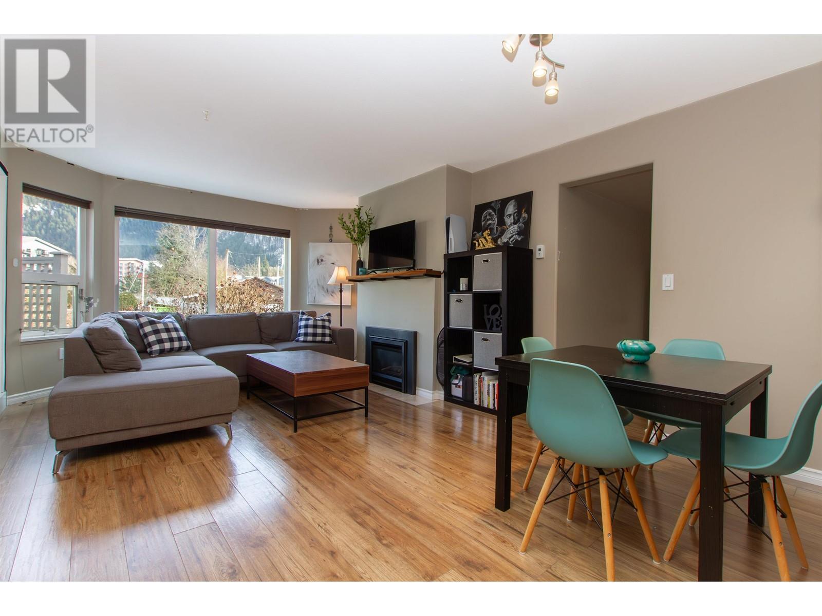 105 1466 Pemberton Avenue, Squamish, British Columbia  V8B 0K1 - Photo 2 - R2967246