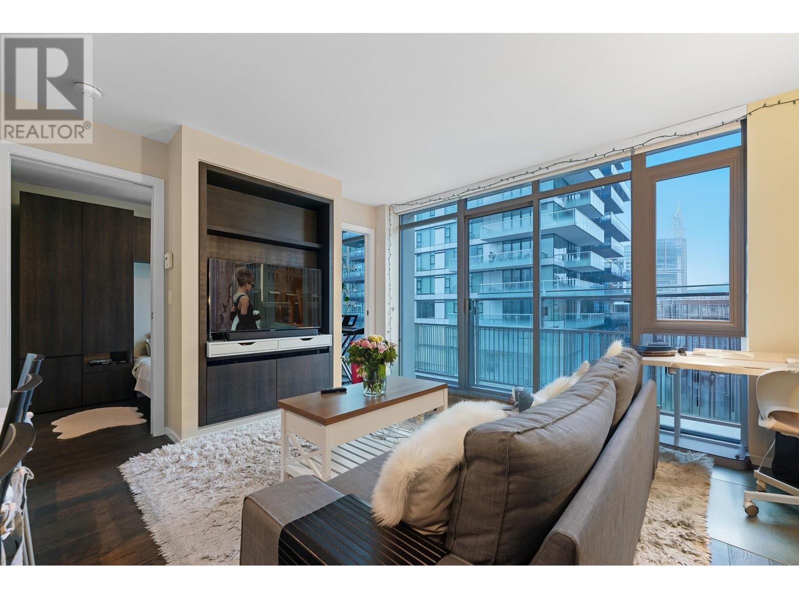 Listing Picture 2 of 24 : 1301 1351 CONTINENTAL STREET, Vancouver / 溫哥華 - 魯藝地產 Yvonne Lu Group - MLS Medallion Club Member