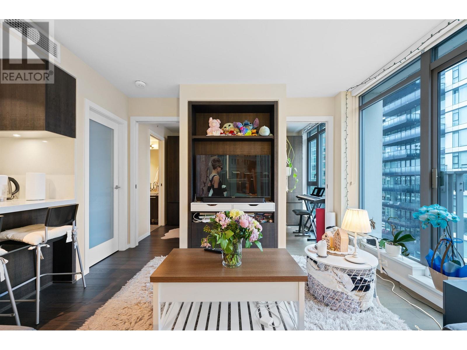 Listing Picture 8 of 24 : 1301 1351 CONTINENTAL STREET, Vancouver / 溫哥華 - 魯藝地產 Yvonne Lu Group - MLS Medallion Club Member