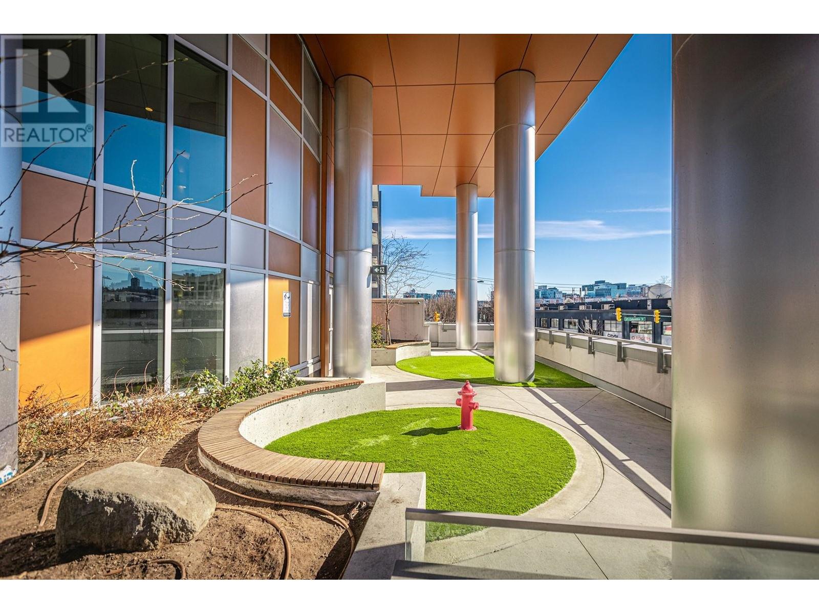 Listing Picture 35 of 40 : 1728 COOK STREET, Vancouver / 溫哥華 - 魯藝地產 Yvonne Lu Group - MLS Medallion Club Member