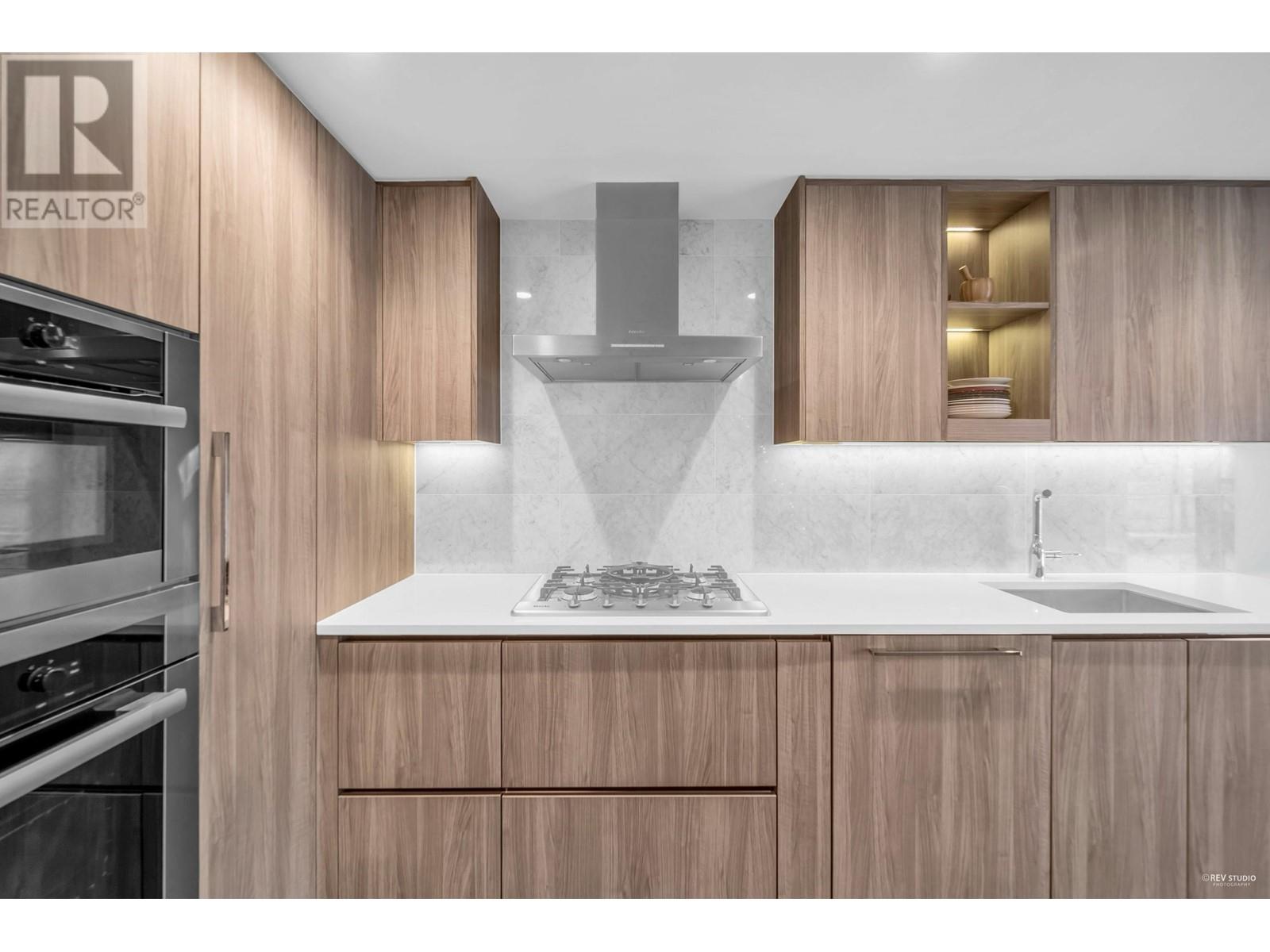 Listing Picture 8 of 40 : 1728 COOK STREET, Vancouver / 溫哥華 - 魯藝地產 Yvonne Lu Group - MLS Medallion Club Member