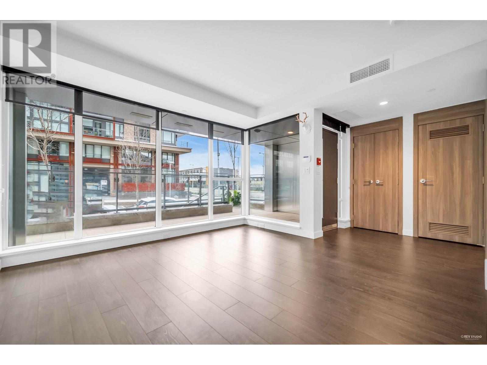 Listing Picture 15 of 40 : 1728 COOK STREET, Vancouver / 溫哥華 - 魯藝地產 Yvonne Lu Group - MLS Medallion Club Member