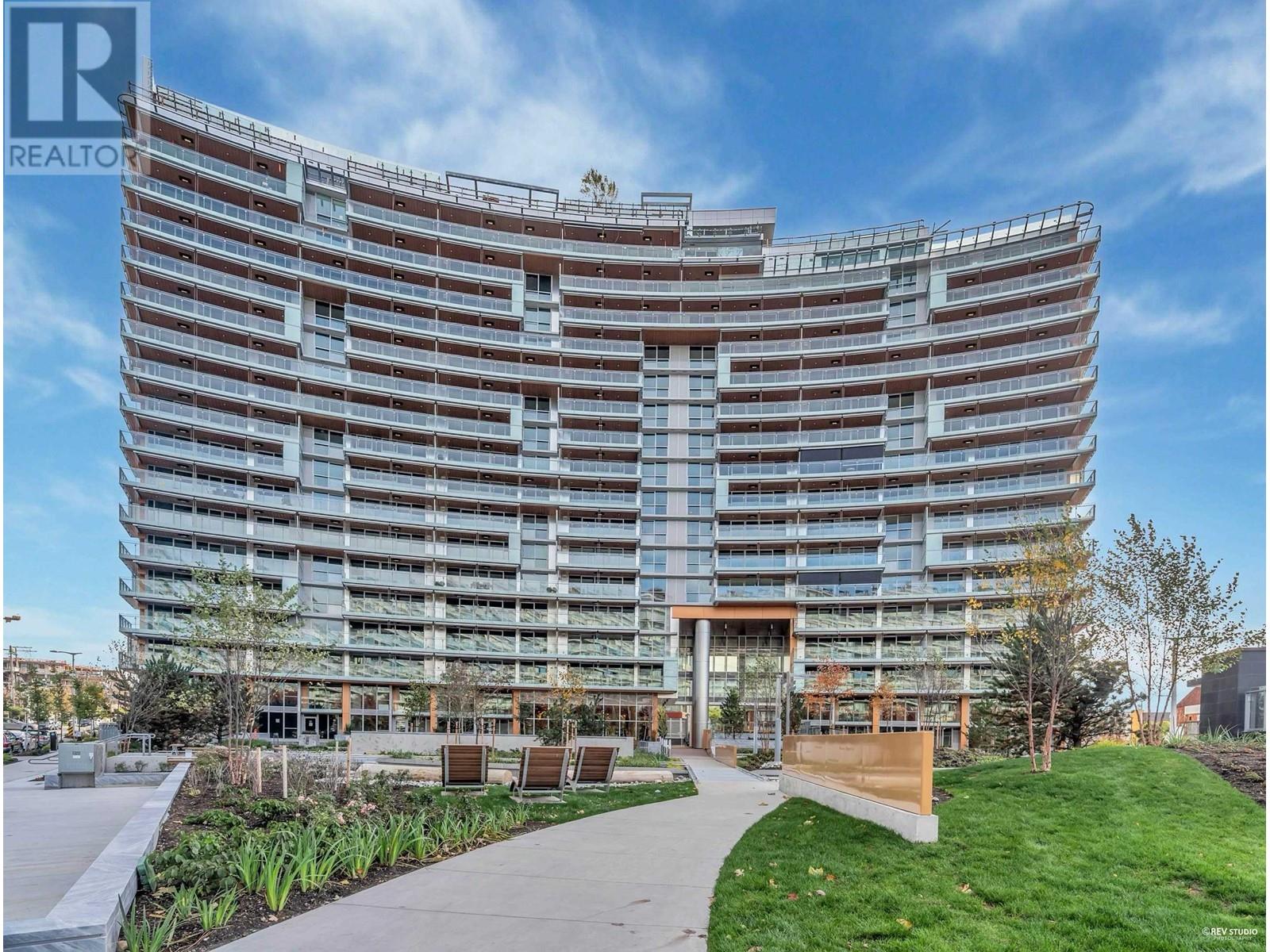 Listing Picture 2 of 40 : 1728 COOK STREET, Vancouver / 溫哥華 - 魯藝地產 Yvonne Lu Group - MLS Medallion Club Member