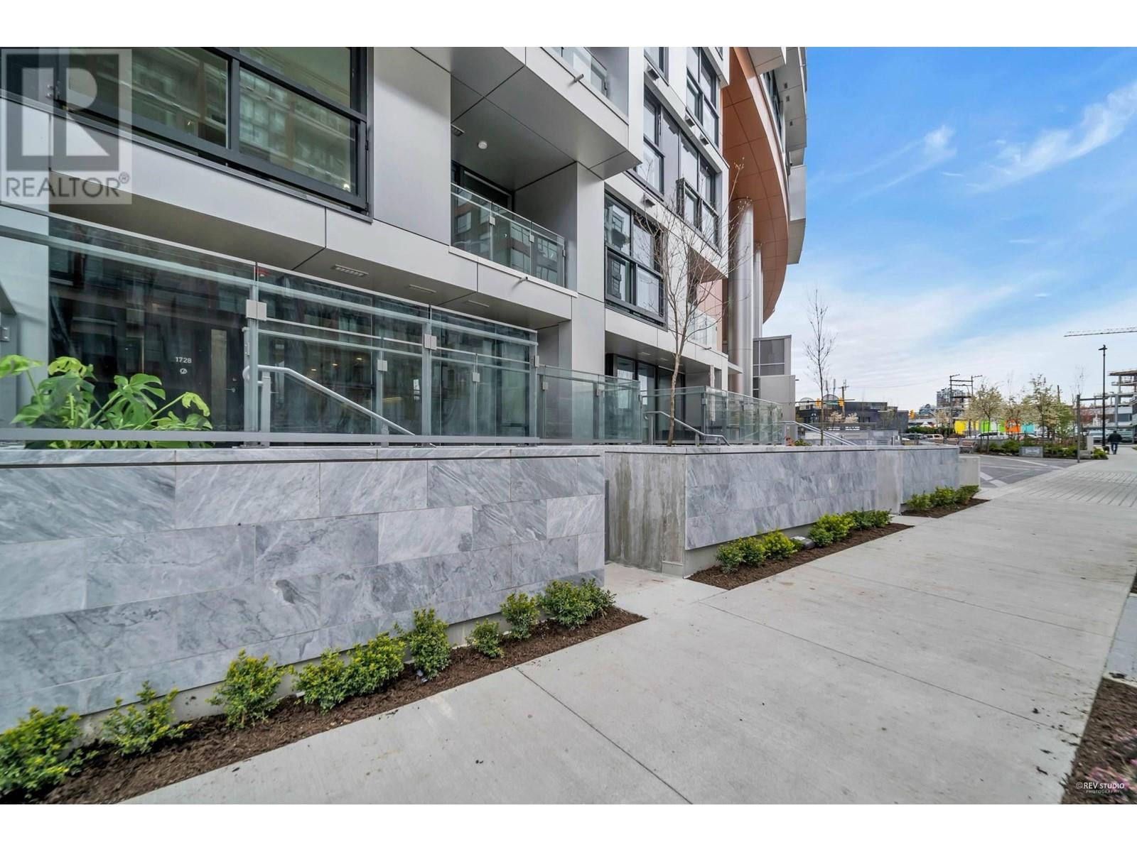 Listing Picture 5 of 40 : 1728 COOK STREET, Vancouver / 溫哥華 - 魯藝地產 Yvonne Lu Group - MLS Medallion Club Member