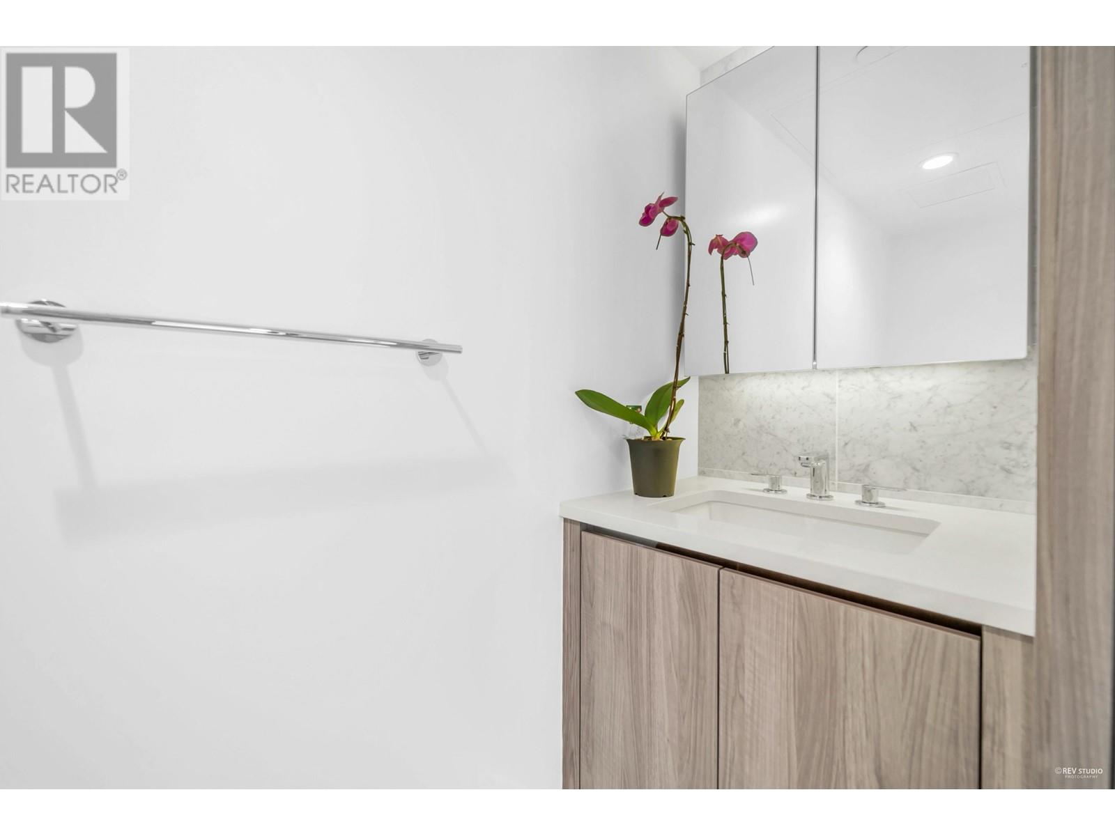 Listing Picture 18 of 40 : 1728 COOK STREET, Vancouver / 溫哥華 - 魯藝地產 Yvonne Lu Group - MLS Medallion Club Member