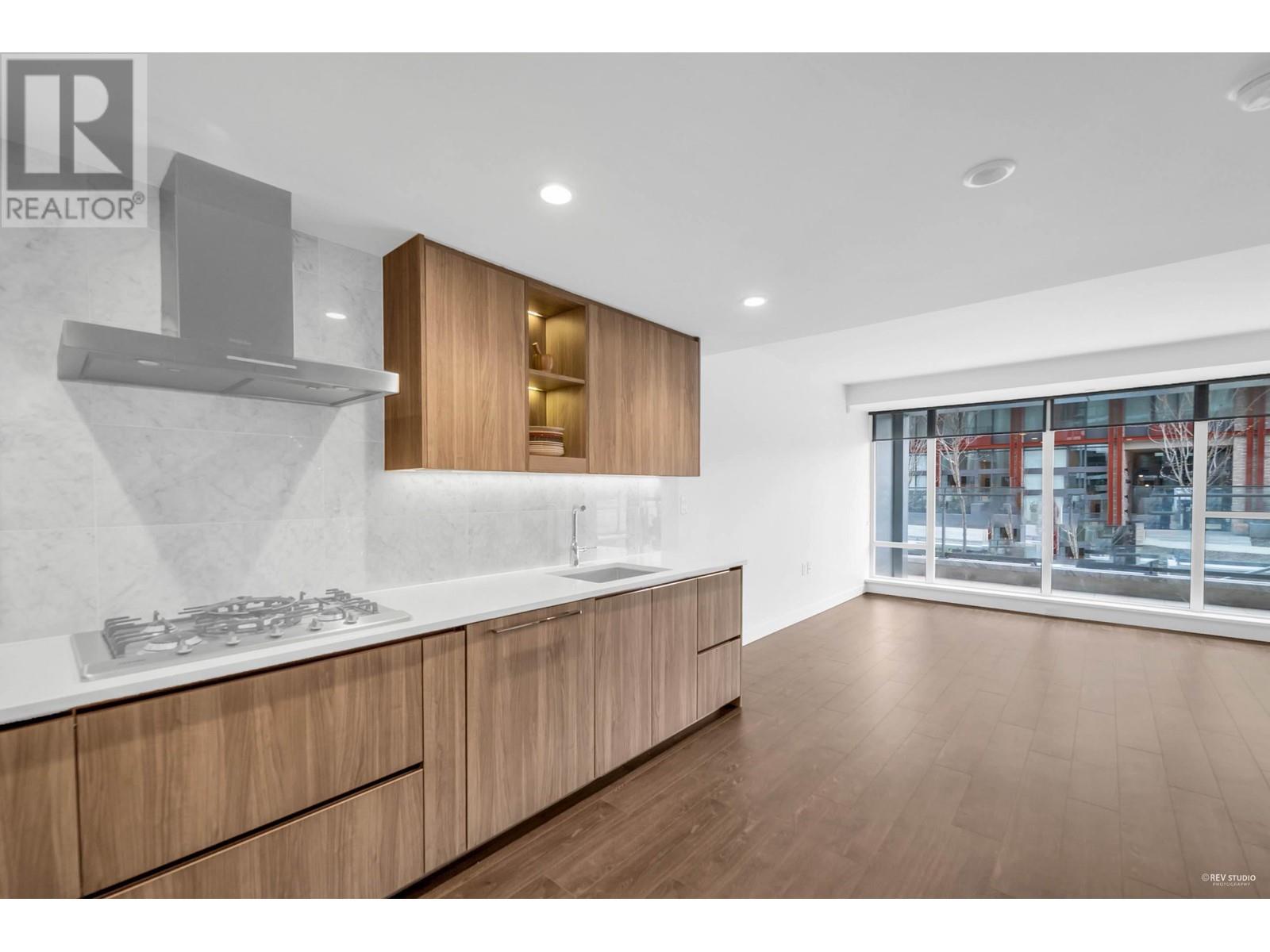 Listing Picture 11 of 40 : 1728 COOK STREET, Vancouver / 溫哥華 - 魯藝地產 Yvonne Lu Group - MLS Medallion Club Member