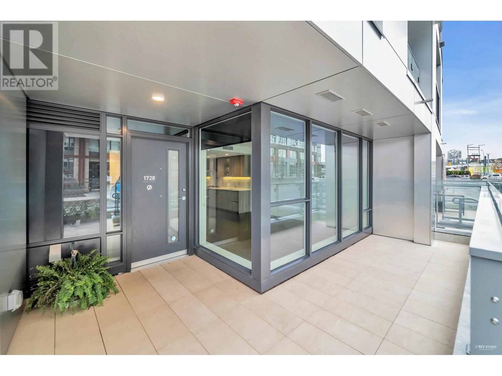 Listing Picture 6 of 40 : 1728 COOK STREET, Vancouver / 溫哥華 - 魯藝地產 Yvonne Lu Group - MLS Medallion Club Member