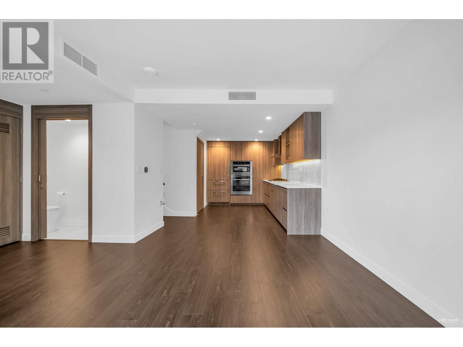 Listing Picture 16 of 40 : 1728 COOK STREET, Vancouver / 溫哥華 - 魯藝地產 Yvonne Lu Group - MLS Medallion Club Member