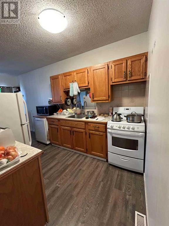 4302 54 Avenue, Olds, Alberta  T4H 1B5 - Photo 7 - A2198234