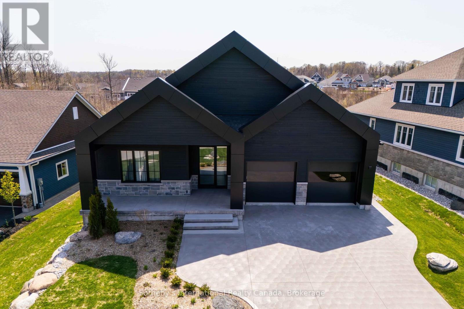 518 Algonquin Trail, Georgian Bluffs, Ontario  N0H 1S0 - Photo 2 - X12020499