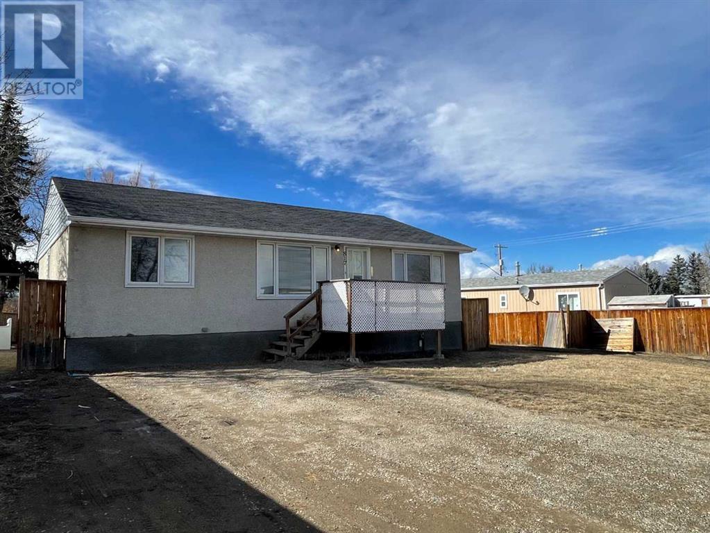 817 2 Street E, Cardston, Alberta  T0K 0K0 - Photo 2 - A2202160
