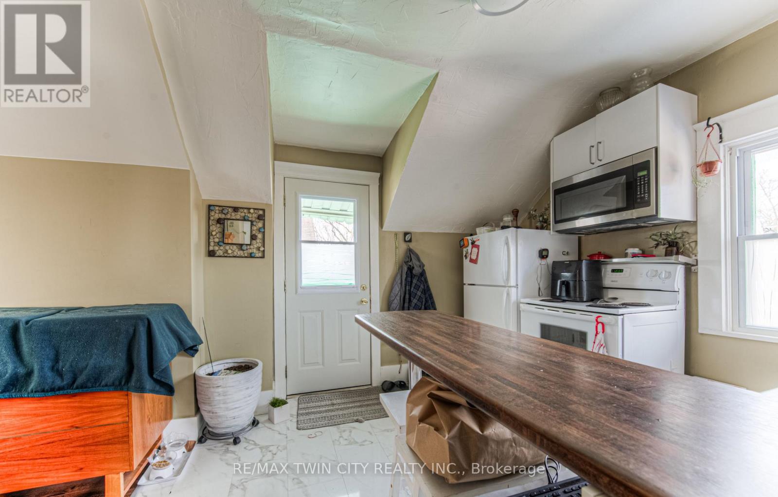 211 Weber Street E, Kitchener, Ontario  N2H 1E7 - Photo 38 - X12020454