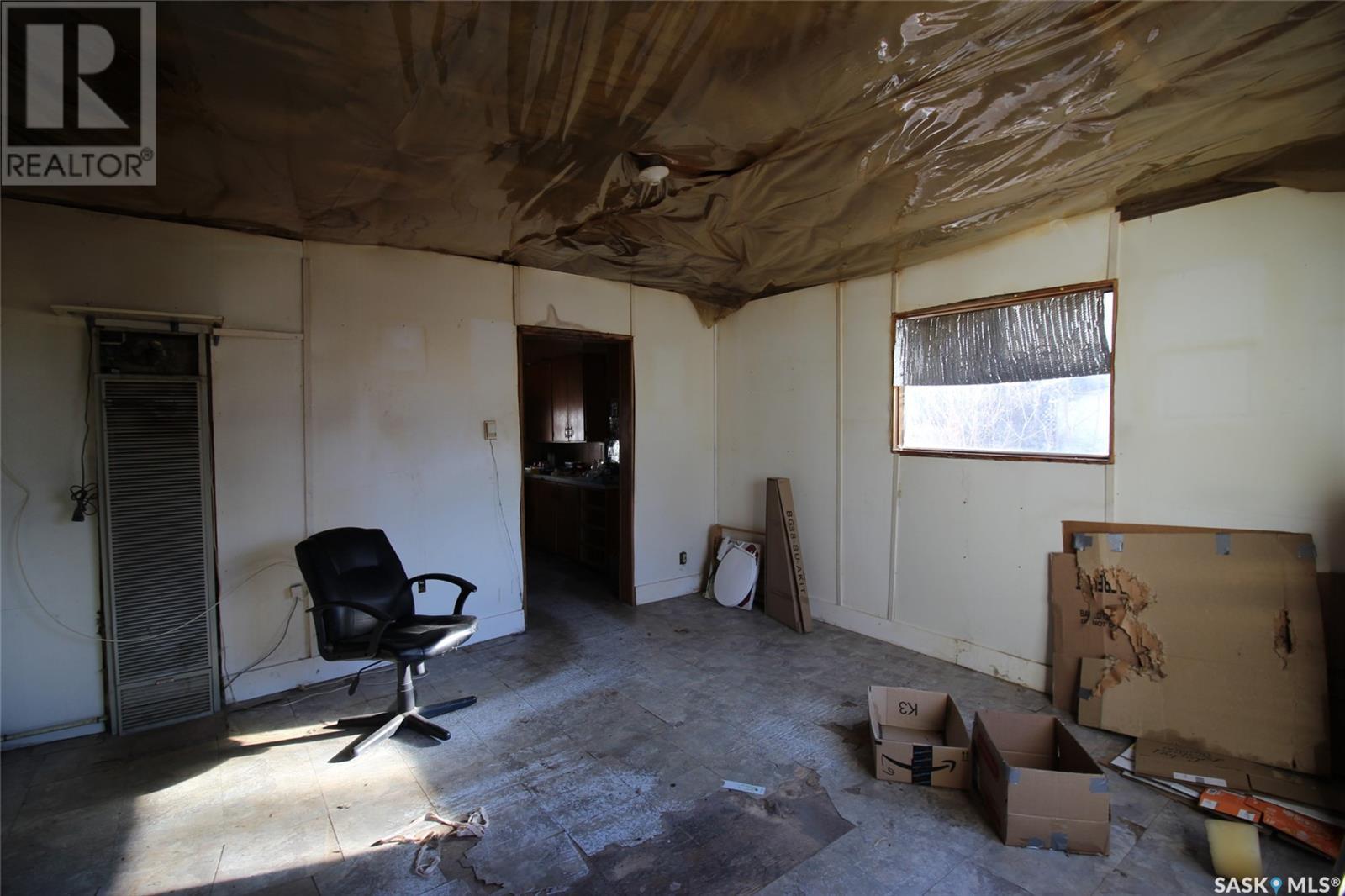 572 3rd Street E, Shaunavon, Saskatchewan S0N 2M0 - Photo 10 - SK998937