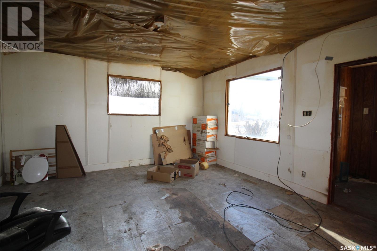 572 3rd Street E, Shaunavon, Saskatchewan S0N 2M0 - Photo 12 - SK998937