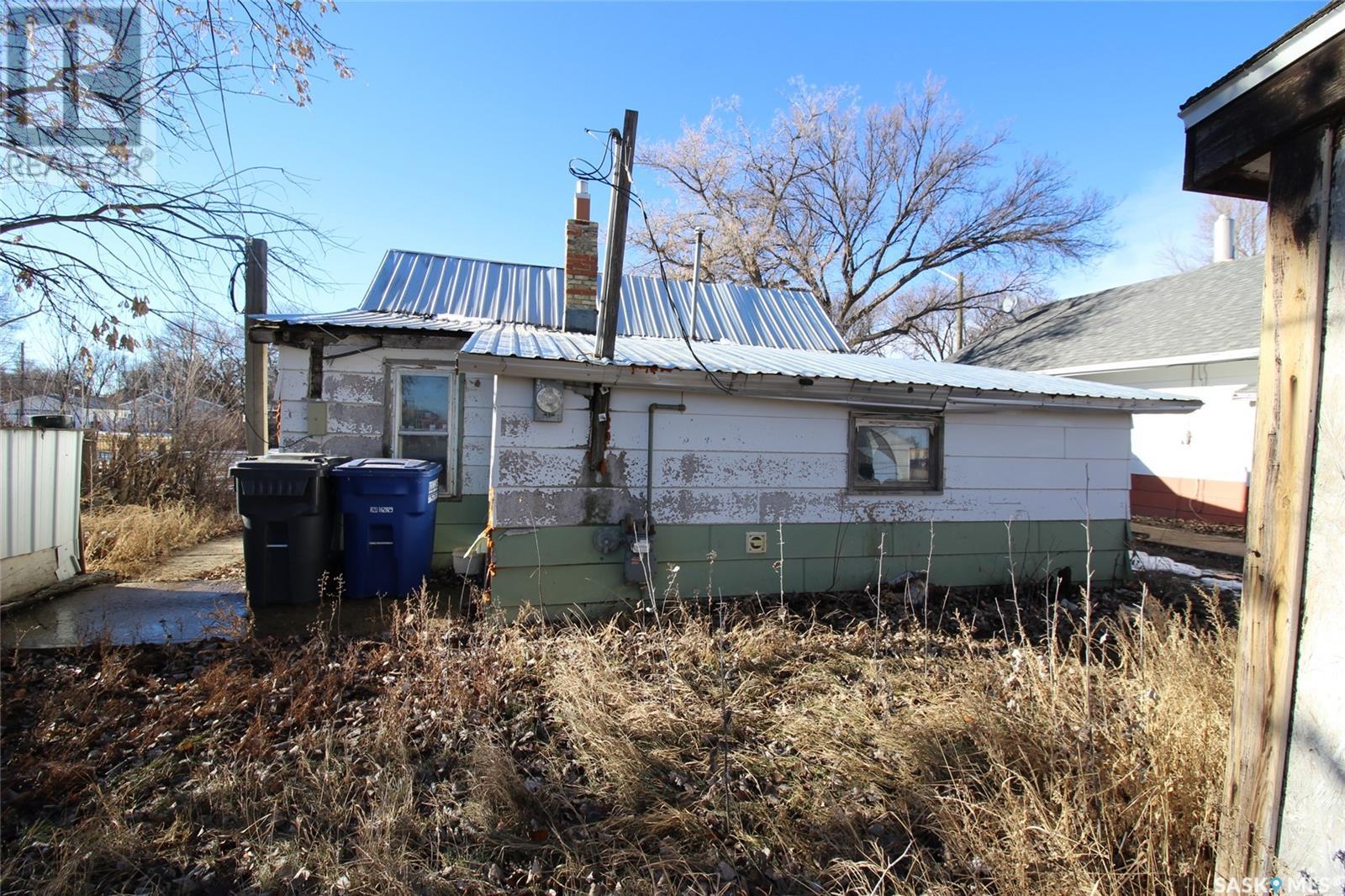 572 3rd Street E, Shaunavon, Saskatchewan S0N 2M0 - Photo 4 - SK998937