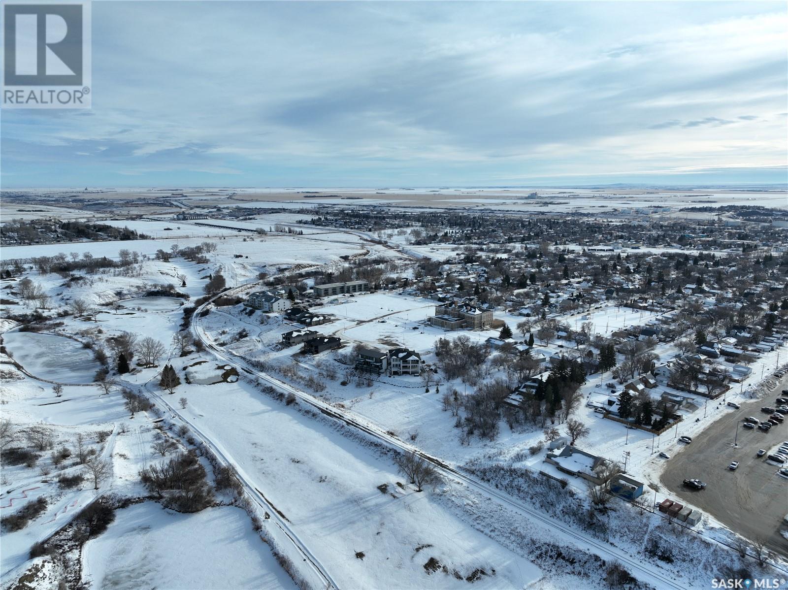 18 Copper Ridge Cove, Moose Jaw, Saskatchewan  S6H 4R1 - Photo 2 - SK998634