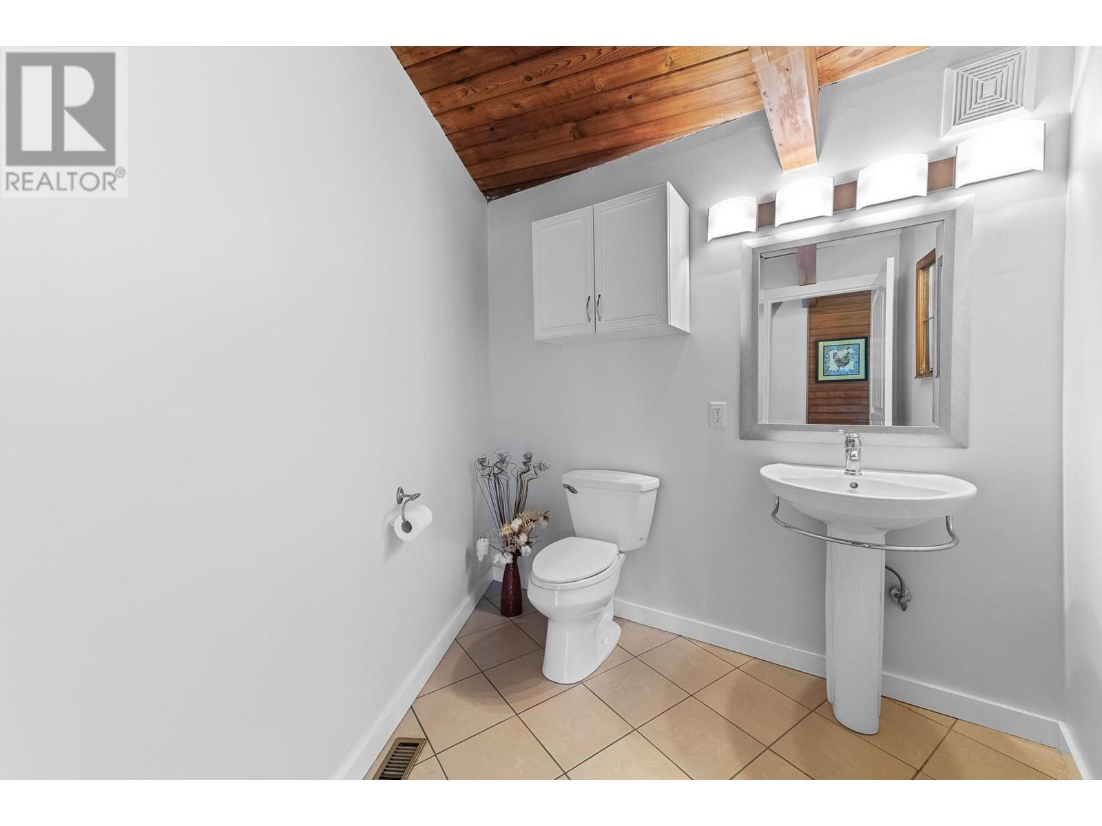 3745 Mclean Creek Road, Okanagan Falls, British Columbia  V0H 1R1 - Photo 15 - 10338956