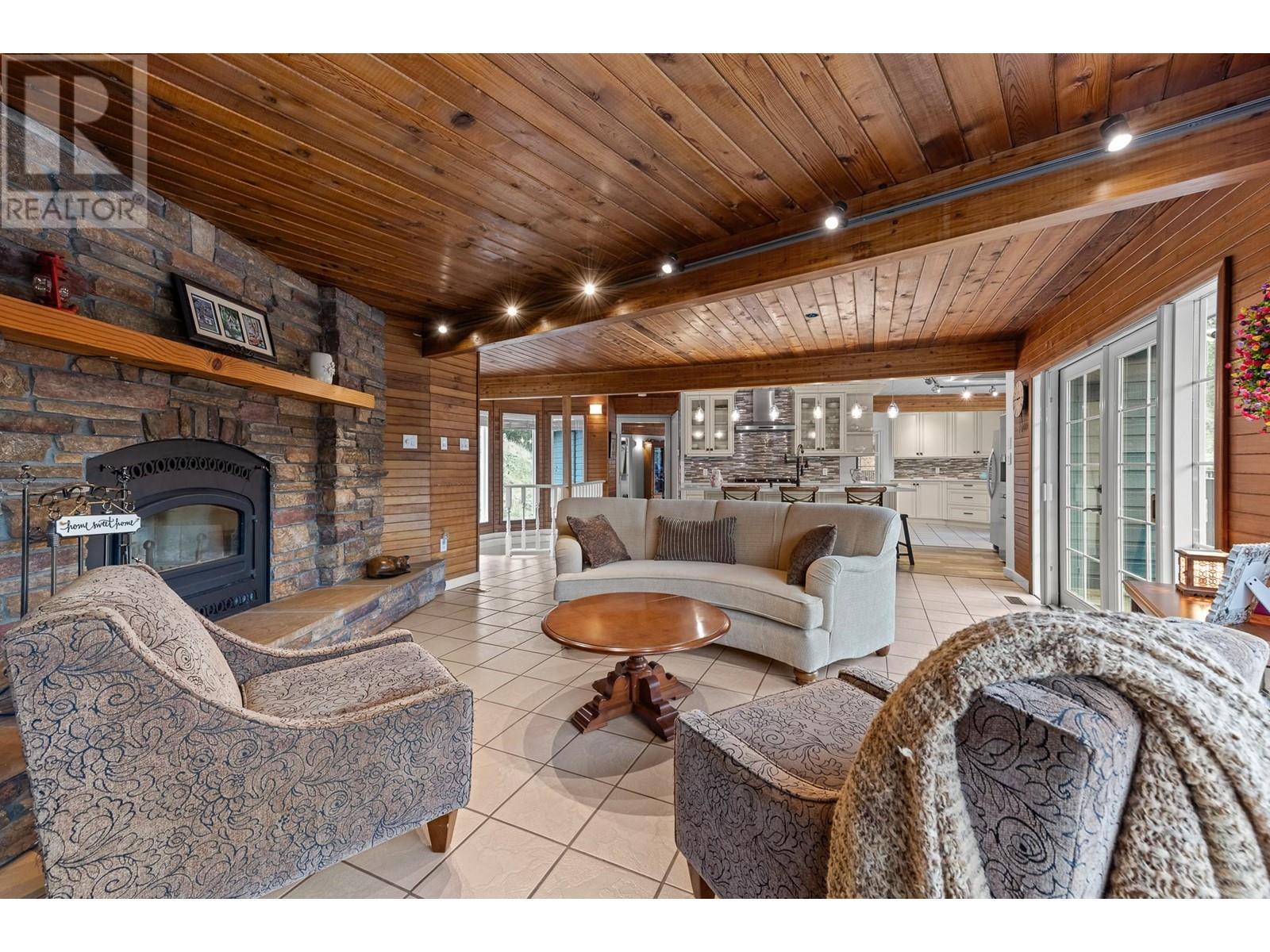 3745 Mclean Creek Road, Okanagan Falls, British Columbia  V0H 1R1 - Photo 6 - 10338956