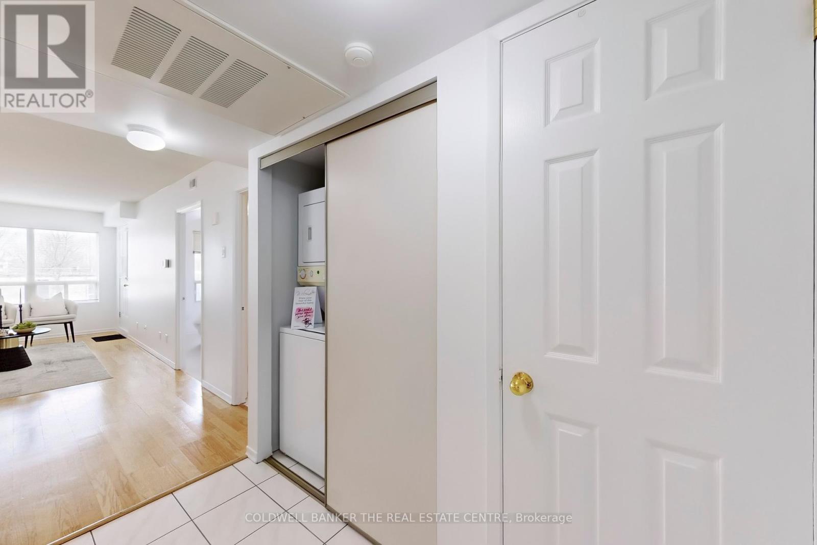 Property at 210 - 160 WELLINGTON STREET E image 3