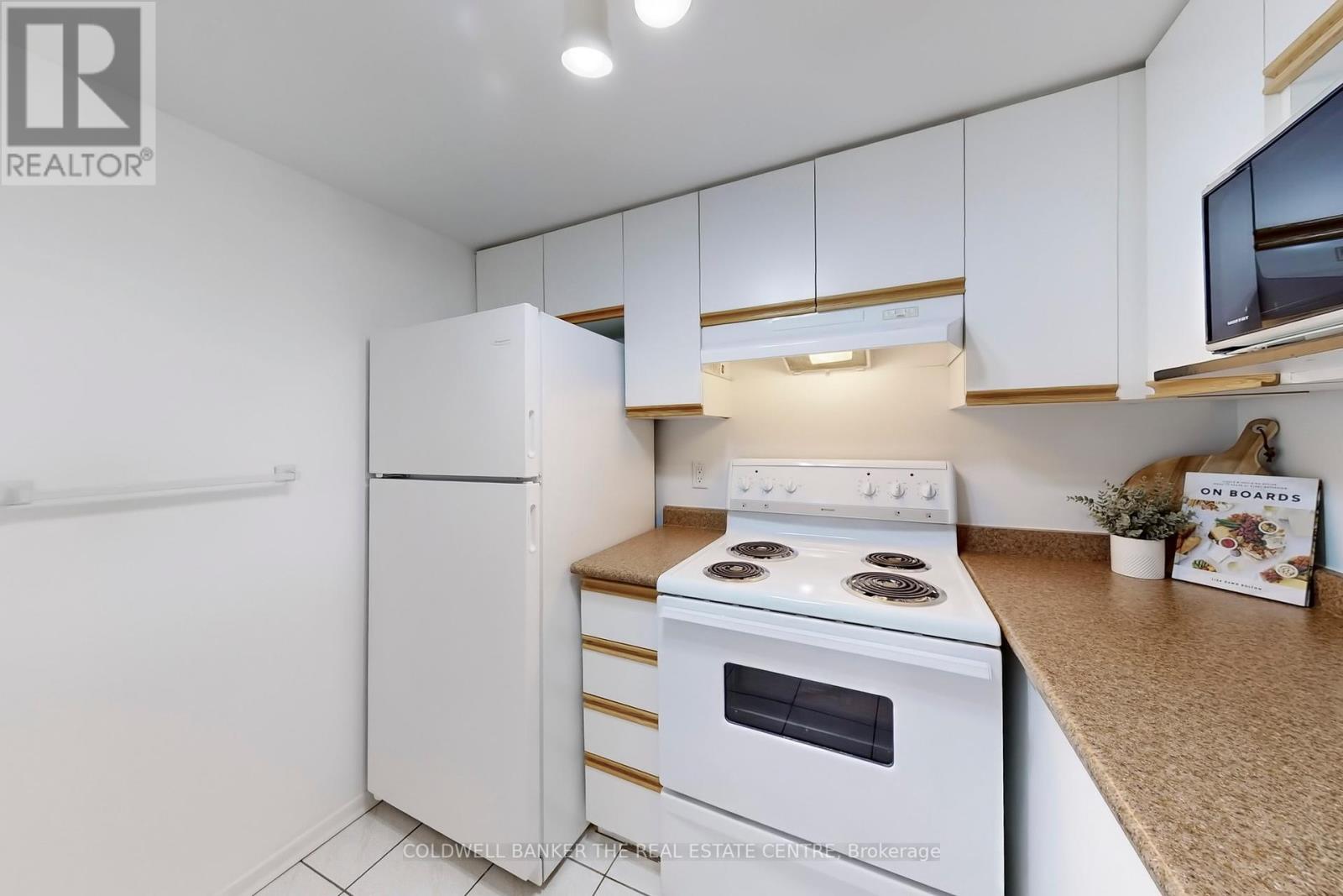 210 - 160 Wellington Street E, Aurora, Ontario  L4G 1J3 - Photo 8 - N12020551