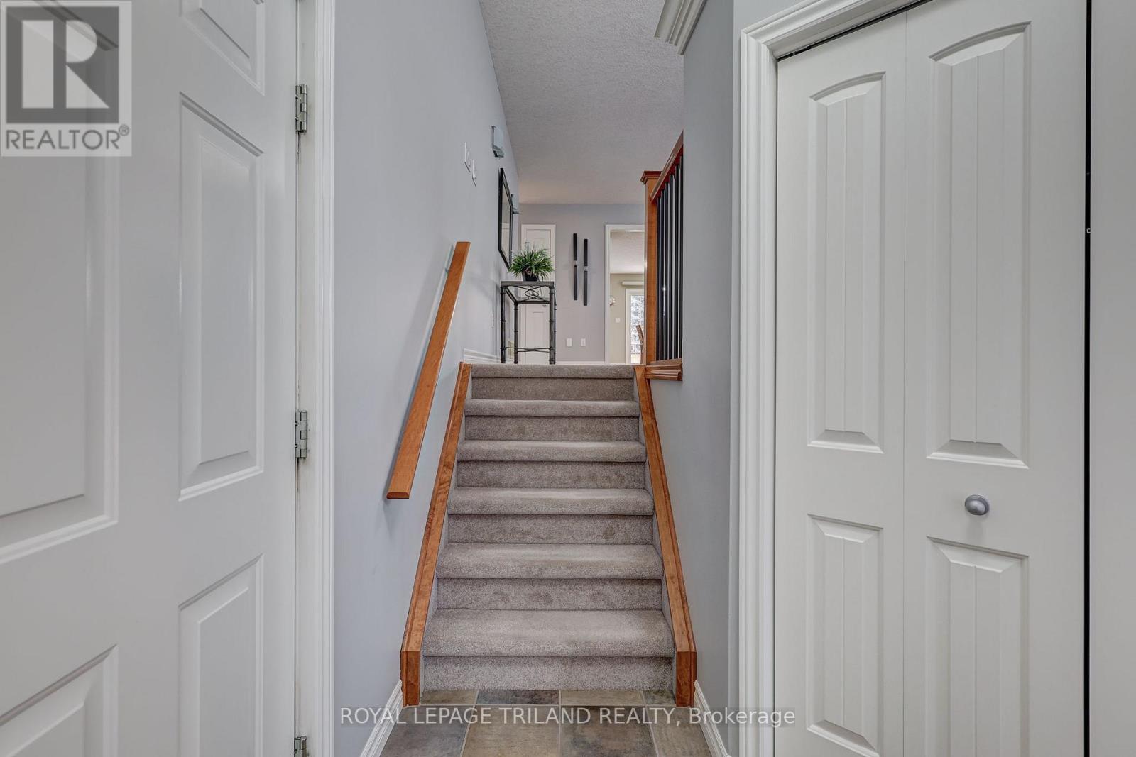 Photo 5 of 39 for 60 Penhale Avenue