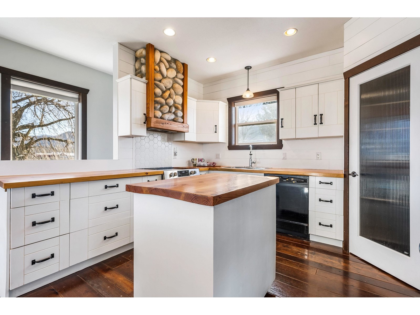 Property at 42013 SINCLAIR ROAD image 2
