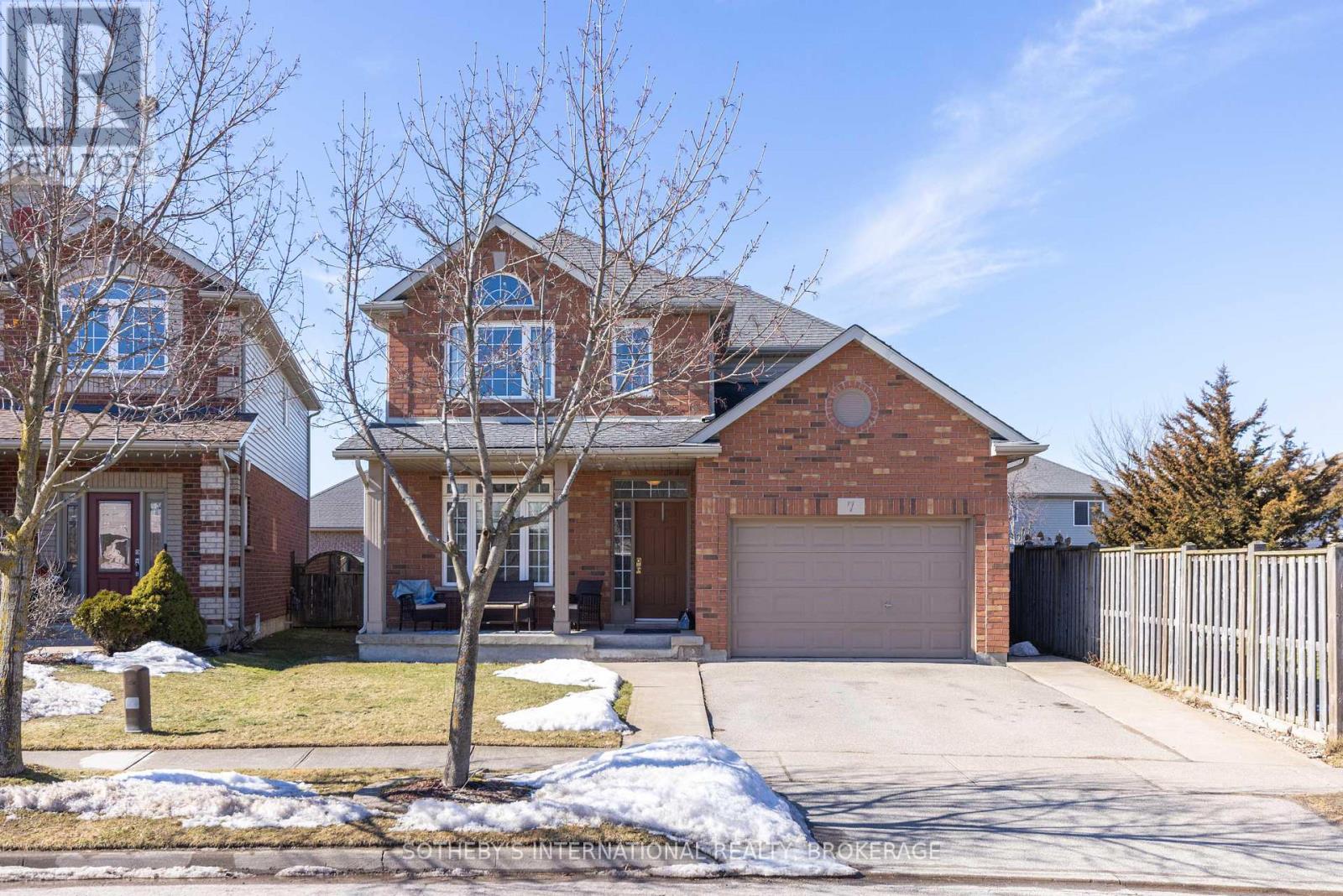 Property at 7 HONEY LOCUST CIRCLE image 2