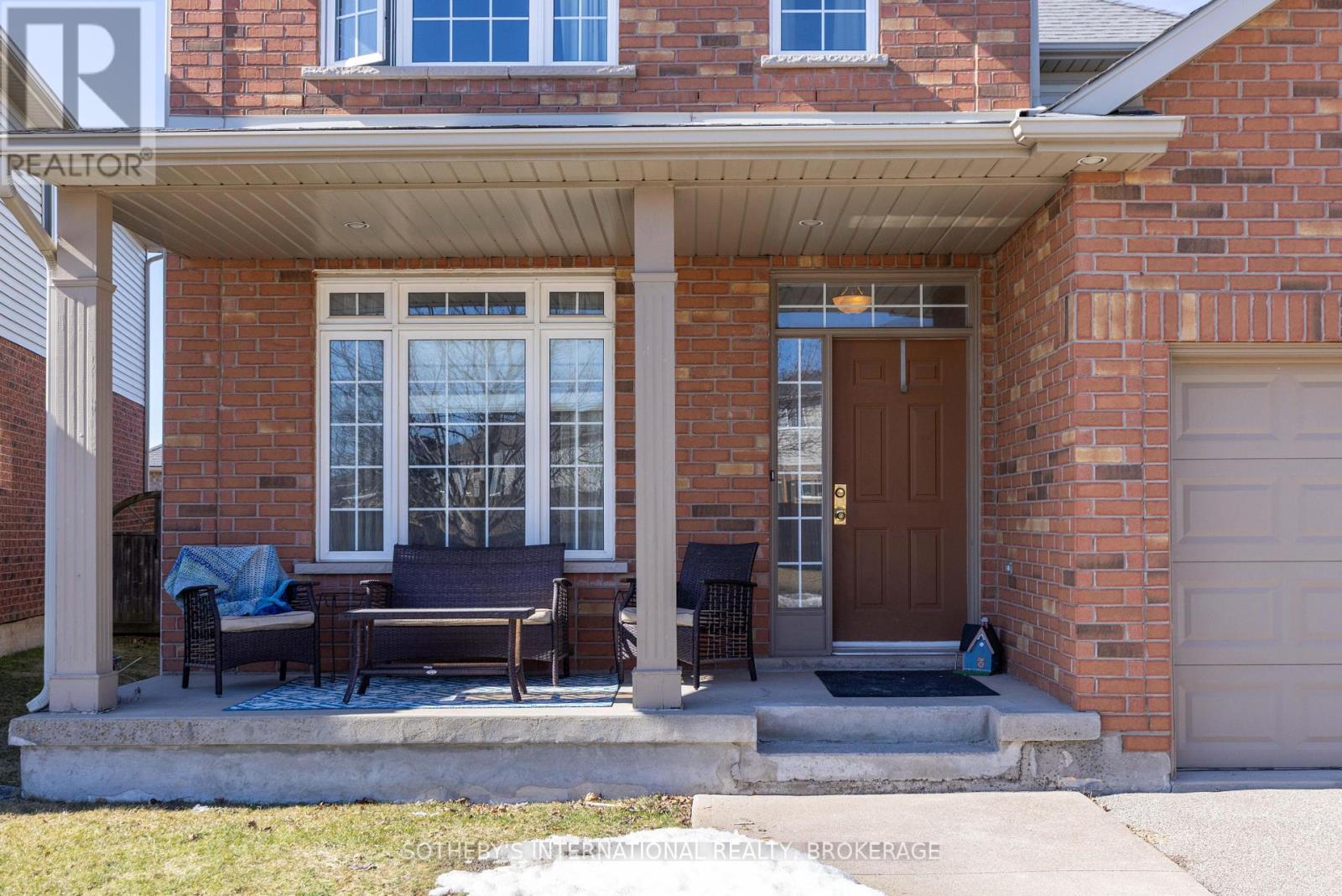 Property at 7 HONEY LOCUST CIRCLE image 3