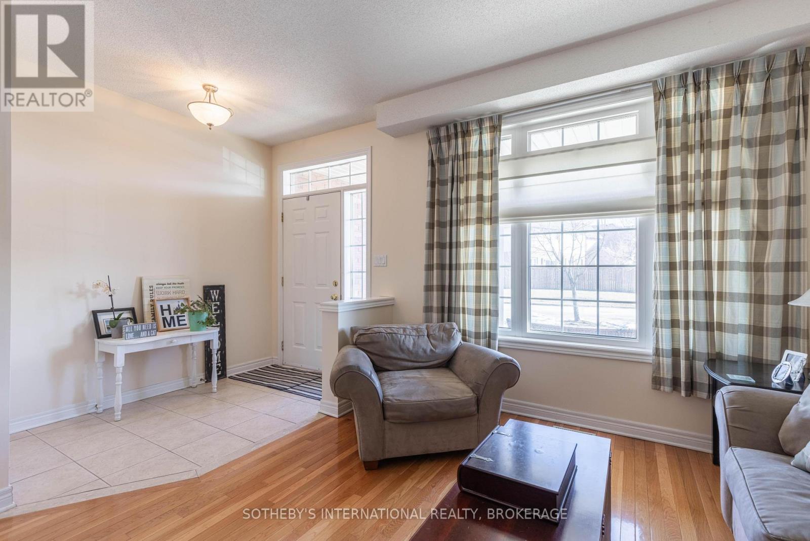 Property at 7 HONEY LOCUST CIRCLE image 5
