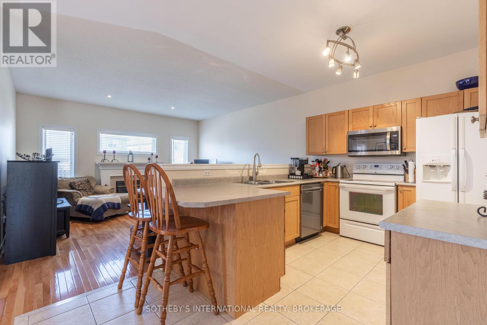 7 Honey Locust Circle, Thorold, Ontario  L2V 5E3 - Photo 9 - X12020651