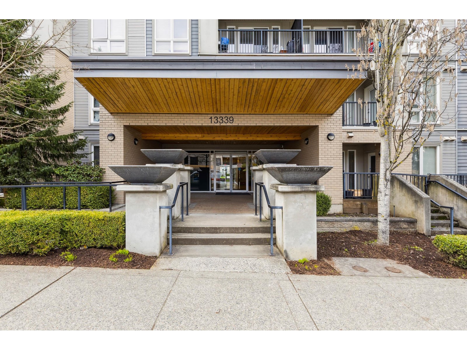 113 13339 102a Avenue, Surrey, British Columbia  V3T 0C5 - Photo 2 - R2978046