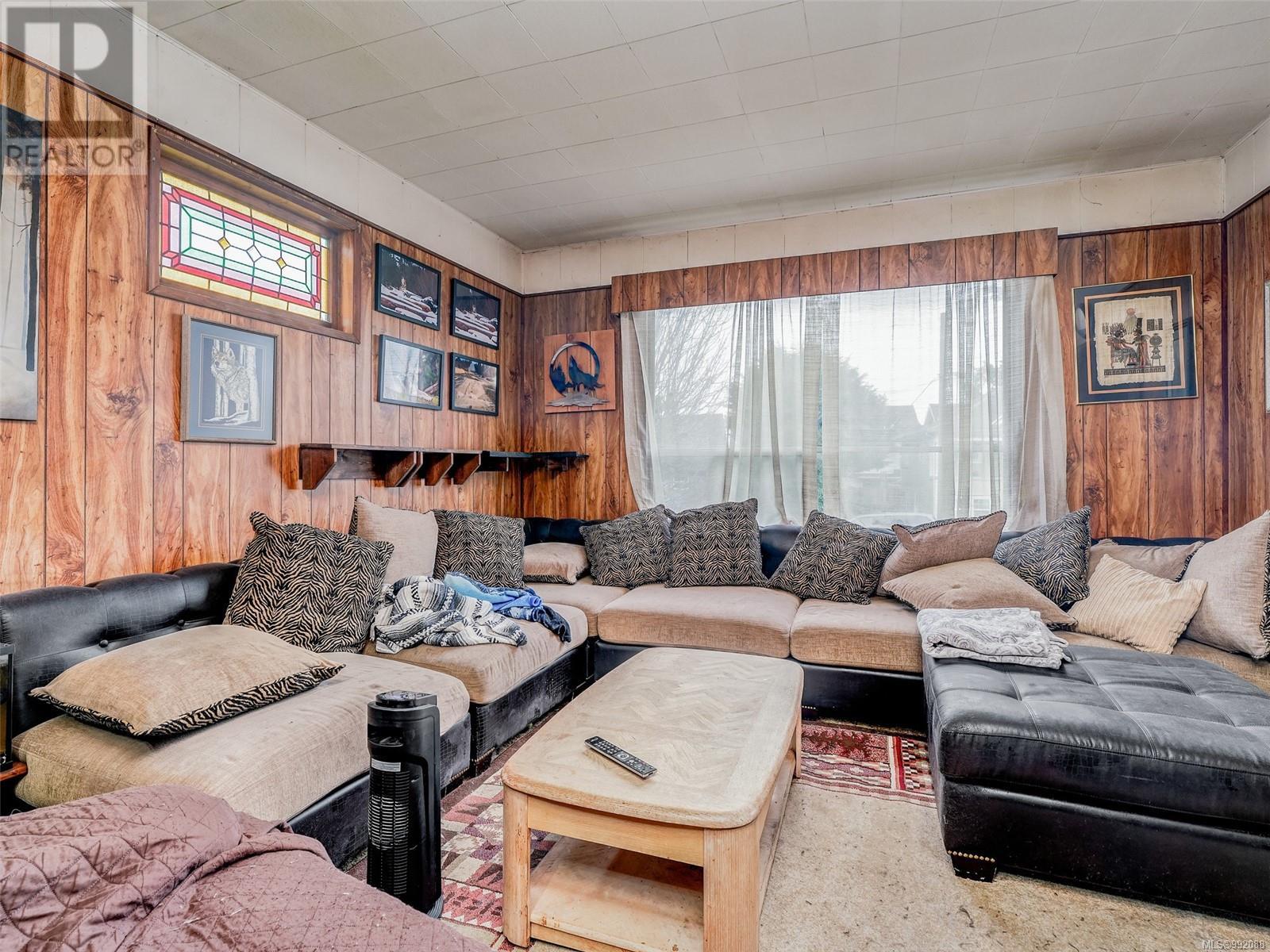 Property at 3084 Carroll St image 2