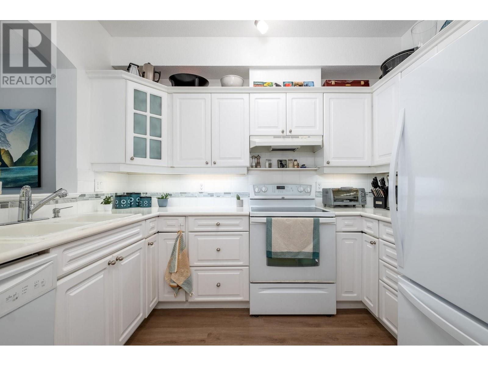 Listing Picture 9 of 36 : 205 360 E 36TH AVENUE, Vancouver / 溫哥華 - 魯藝地產 Yvonne Lu Group - MLS Medallion Club Member