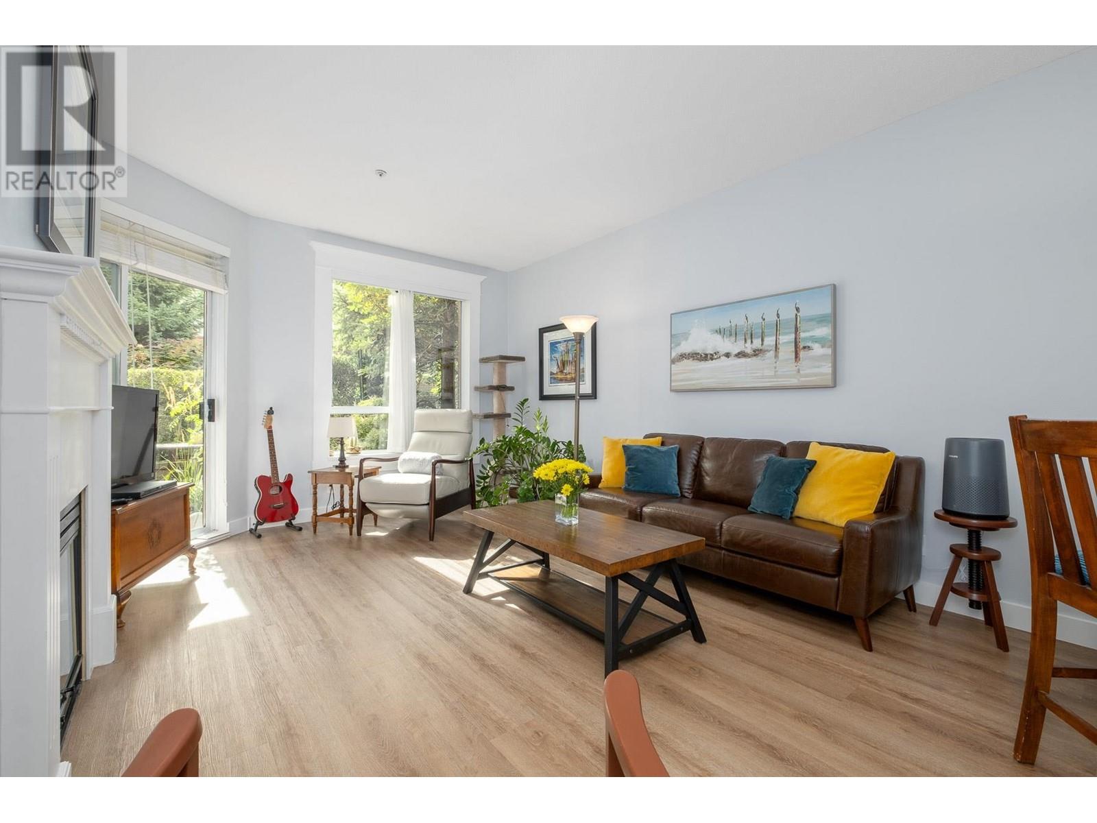 Listing Picture 3 of 36 : 205 360 E 36TH AVENUE, Vancouver / 溫哥華 - 魯藝地產 Yvonne Lu Group - MLS Medallion Club Member