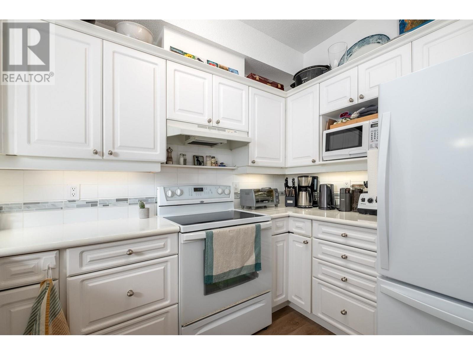 Listing Picture 11 of 36 : 205 360 E 36TH AVENUE, Vancouver / 溫哥華 - 魯藝地產 Yvonne Lu Group - MLS Medallion Club Member