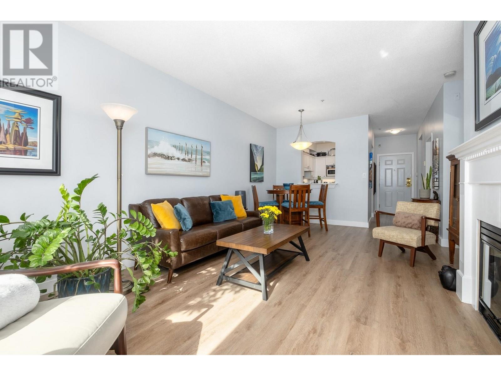 Listing Picture 6 of 36 : 205 360 E 36TH AVENUE, Vancouver / 溫哥華 - 魯藝地產 Yvonne Lu Group - MLS Medallion Club Member