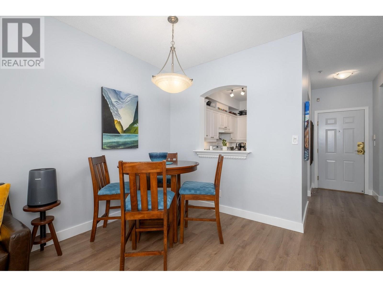 Listing Picture 8 of 36 : 205 360 E 36TH AVENUE, Vancouver / 溫哥華 - 魯藝地產 Yvonne Lu Group - MLS Medallion Club Member